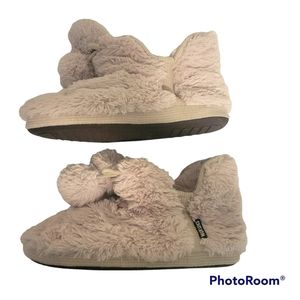 Muk luks size xl (11-12) furry pompom slippers, pale lavender, like new